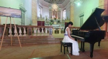 Quadro di Joy Moore e la pianista Jun Li He